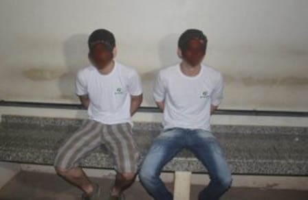 Após abordagem de rotina, dupla é presa em ‘bocada’ com dados de clientes do supermercado Araújo 1 Rapazes foram levados à delegacia e confessaram tudo