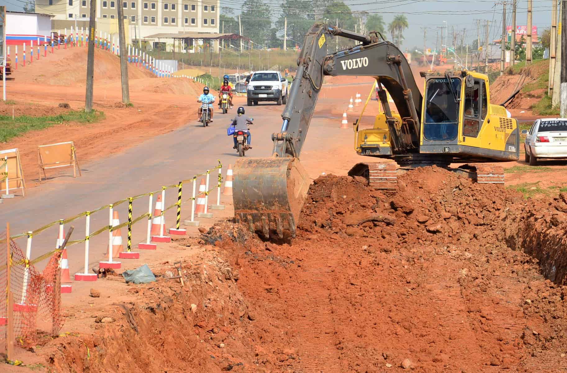 Obra que segue em ritmo acelerado e vem mudando a paisagem na região da Baixada