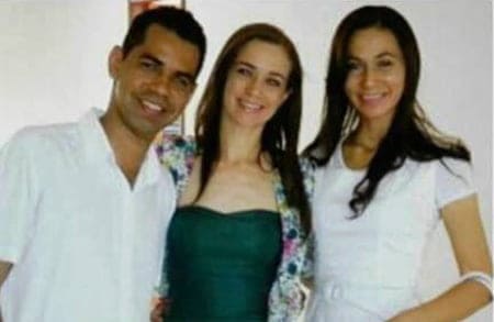 A mais nova enfermeira da city, Quésia Amaral, ladeada pelos irmãos Tomaz e Quédma. Eles fizeram questão de prestigiar a apresentação de seu TCC. Sucesso.