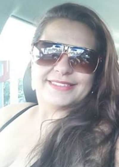 Parabéns à Daviane Anaisse pela idade nova, que ao lado do maridão Ricardo e das filhas Amanda e Alana recebe os mais íntimos para o tradicional parabéns pra você. Vivas, vivas! 