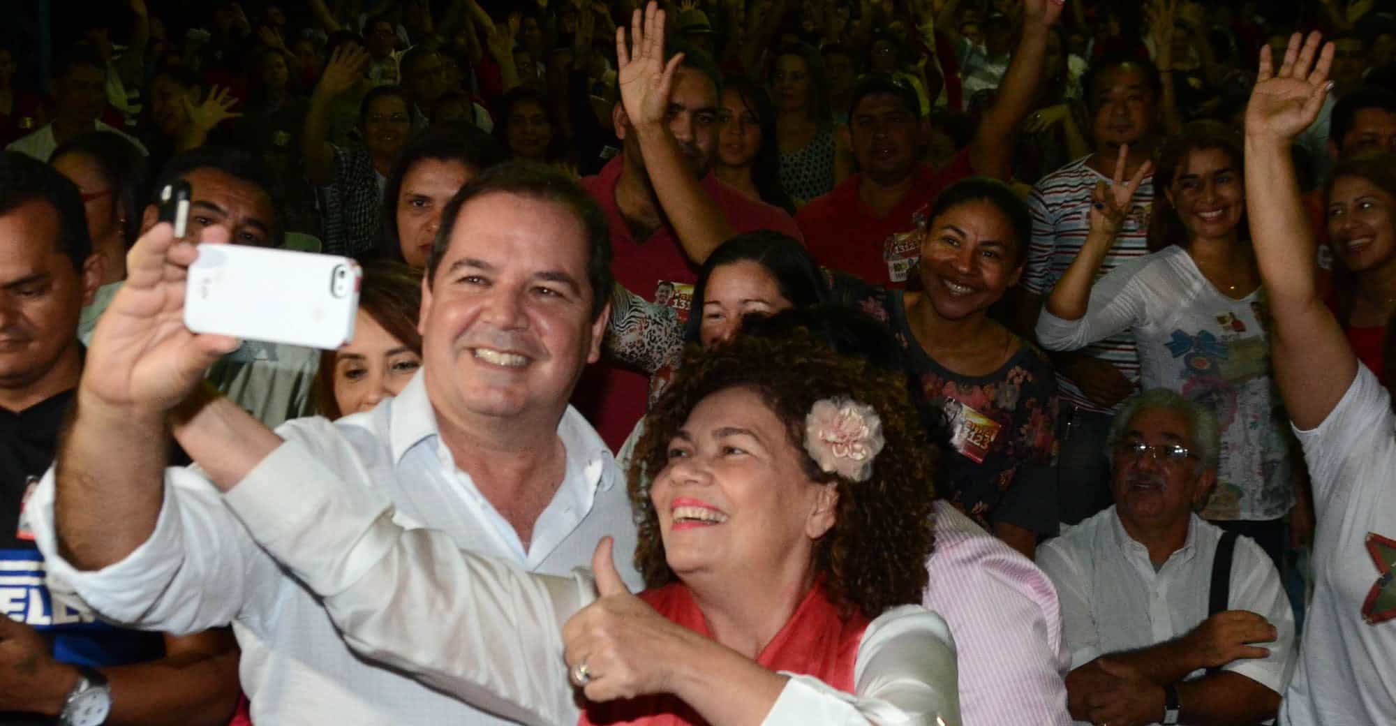 Tião e Perpétua tiraram selfies com trablhadores