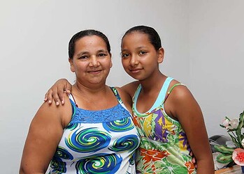 Maria Cleia de Melo e a filha