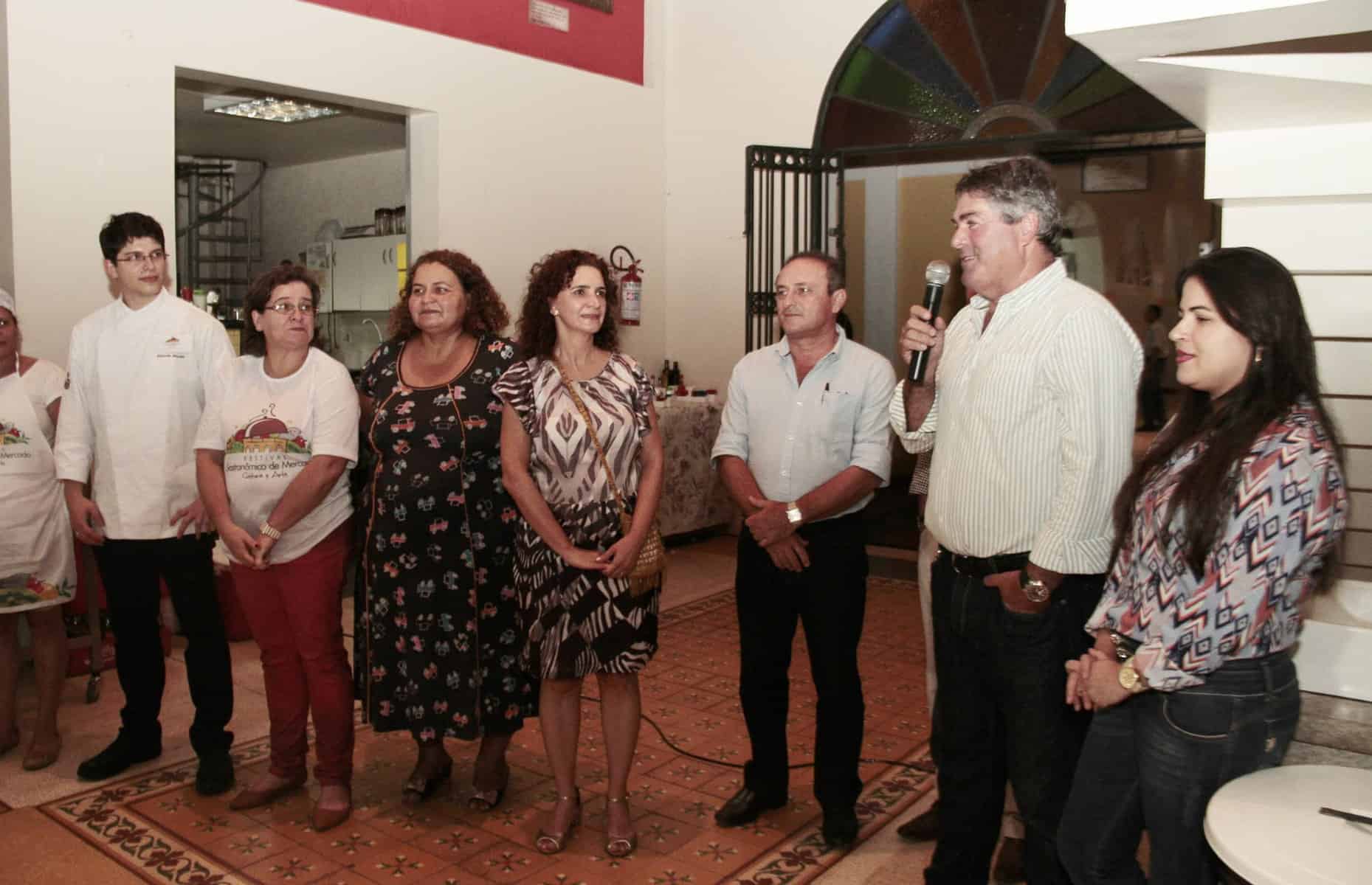 “Resolvemos fazer um festival mostrando o que a gente tem na nossa raiz", disse a primeira-dama Marlúcia Cândido (C)