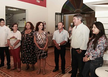 “Resolvemos fazer um festival mostrando o que a gente tem na nossa raiz", disse a primeira-dama Marlúcia Cândido (C)