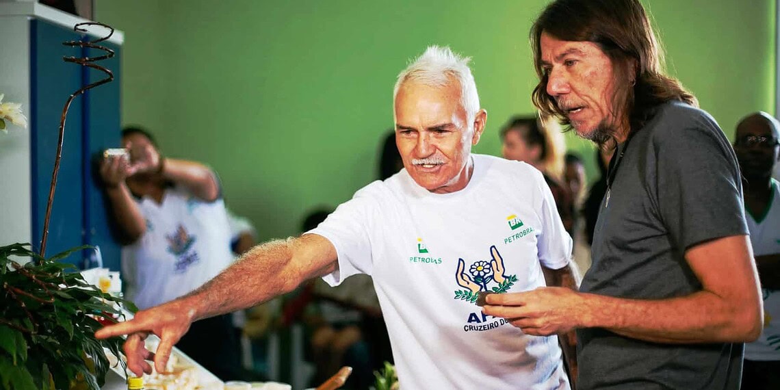 Cantor conheceu a Apae de Cruzeiro