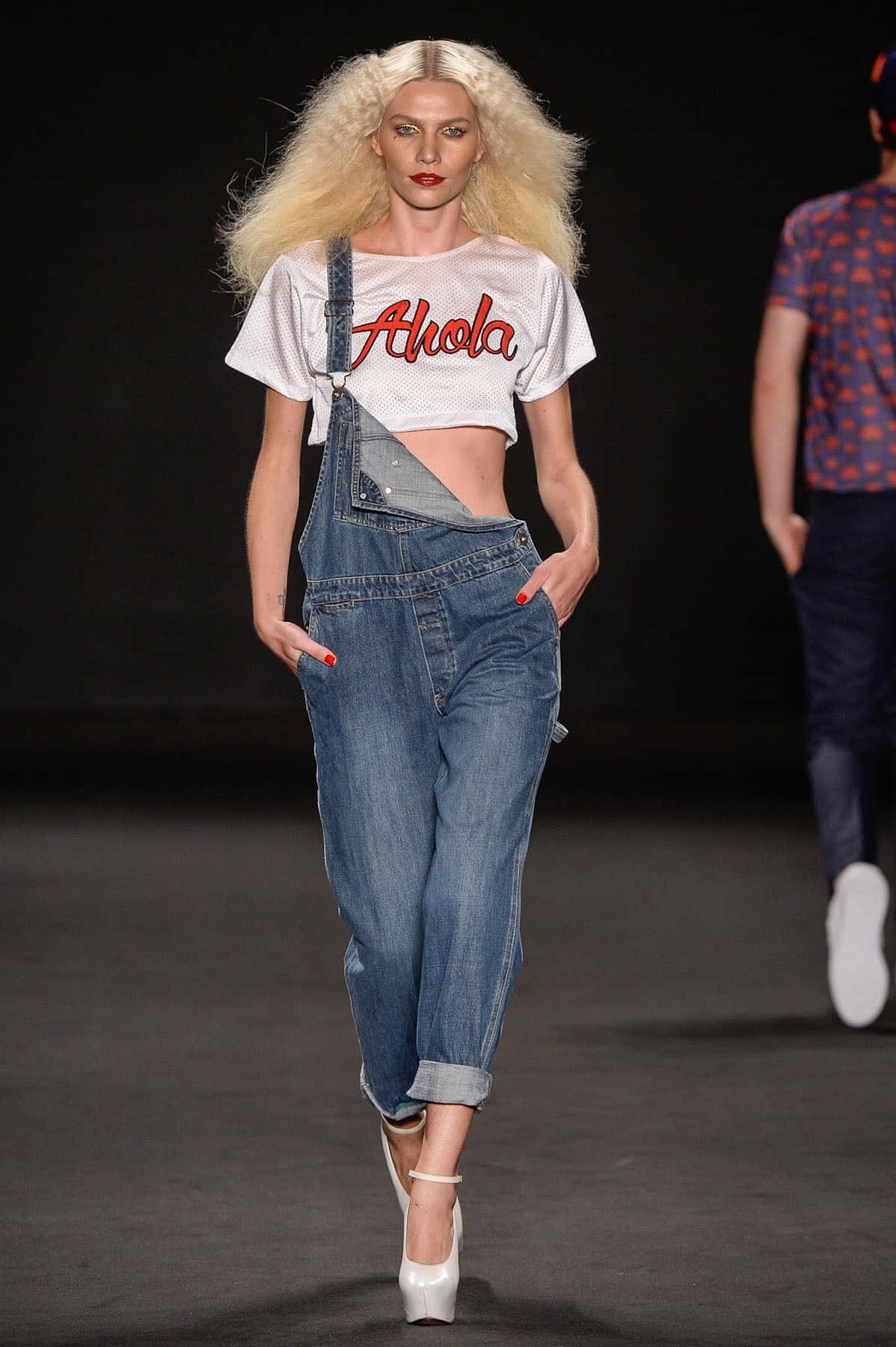 Nossa dica: deixe uma alça soltinha. Ele casa bem com anabelas e t-shirtcropped!