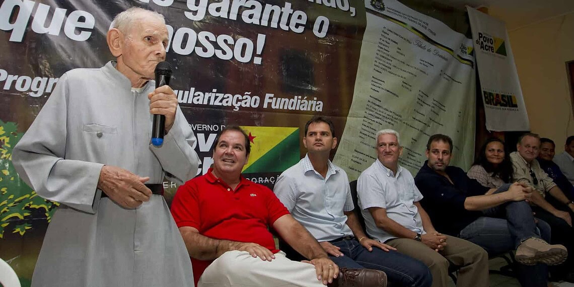 Padre Paolino Baldassari, de Sena, em encontro ontem