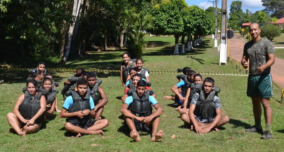 Alunos da Guarda Mirim recebem instruções no 4° BIS