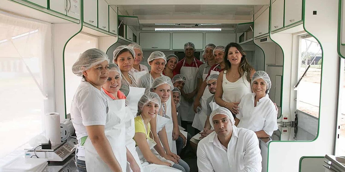 Caminhão laboratório do IFAC é utilizado para cursos na SBPC