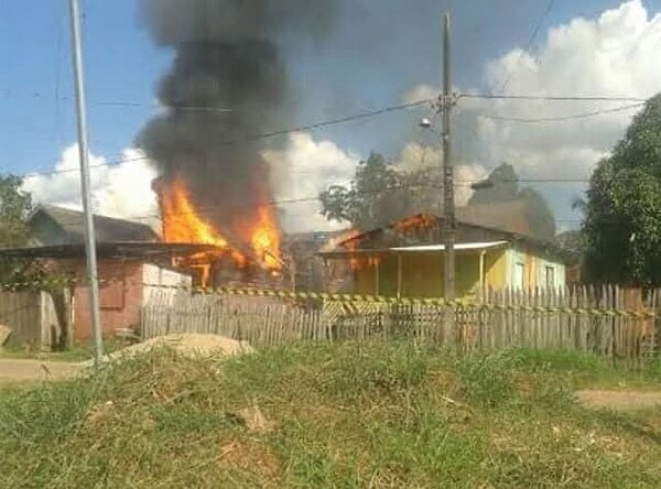 Incêndio no bairro Tancredo Neves teria sido causado por explosão