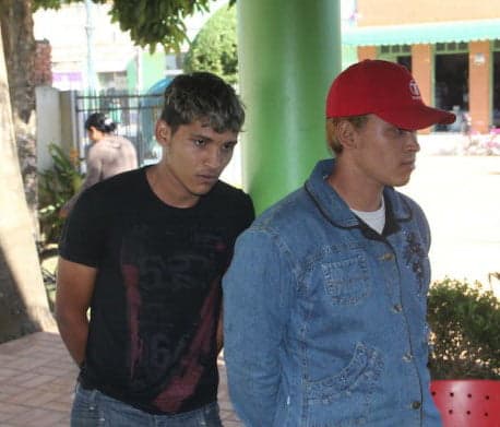 Irmãos tentam matar suposto aliciador e são presos por porte ilegal de arma de fogo