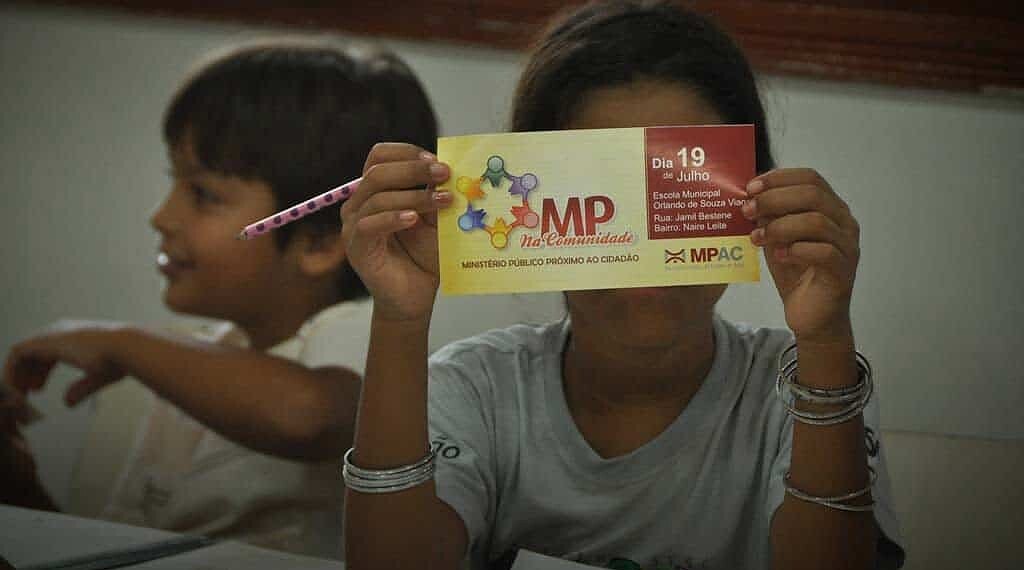 Crianças em edição recente; cidadania mais perto do povo