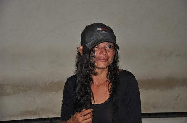 Mulher dá garrafada em marido e acaba presa