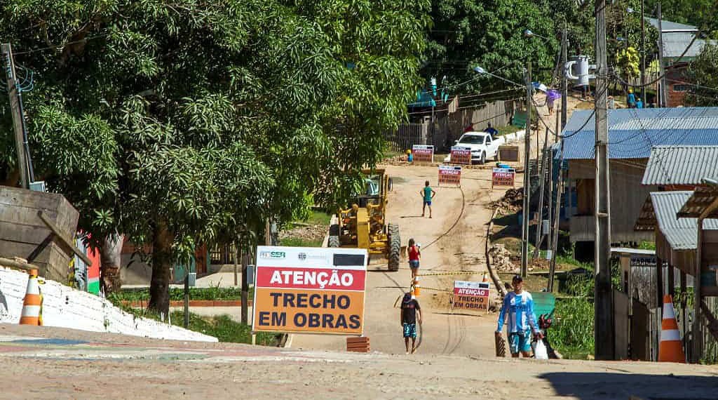 Obras de esgotamento sanitário e pavimentação não param em três municípios