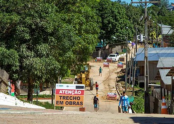 Obras de esgotamento sanitário e pavimentação não param em três municípios