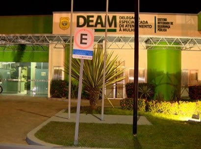 Denunciantes estiveram na especializada na terça