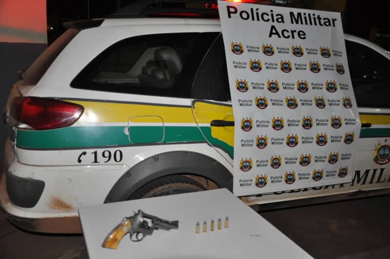 Revólver calibre 38 foi encontrado com os acusados 