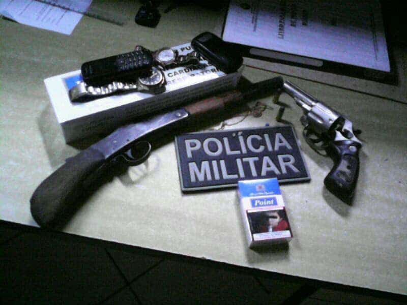 Armas e objetos roubados foram apreendidos 