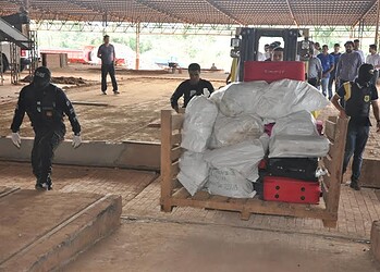 Policiais da DRE queimam mais de 300 Kg de drogas apreendidas