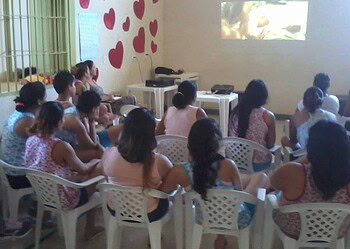 Socioeducandas participam de grupo reflexivo sobre a valorização familiar