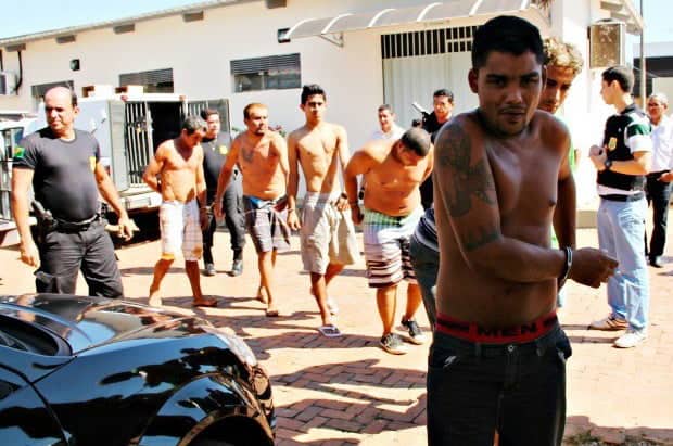 Suspeitos foram presos logo após o assalto ao ônibus