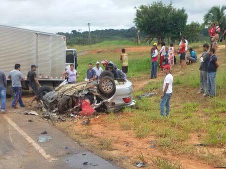Dois homens morrem esmagados em acidente com caminhão na BR-364