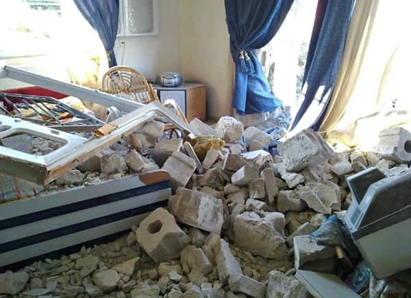 Escombros da casa da mãe de Yusif, após bombas