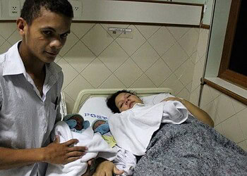 Jorge e Érica com os filhos gêmeos David Luiz e João