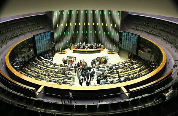Câmara Federal terá uma renovação de 75%, apenas 3 disputam a reeleição