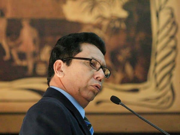 Edvaldo Souza rebate acusações de Rocha sobre titulação do Caladinho