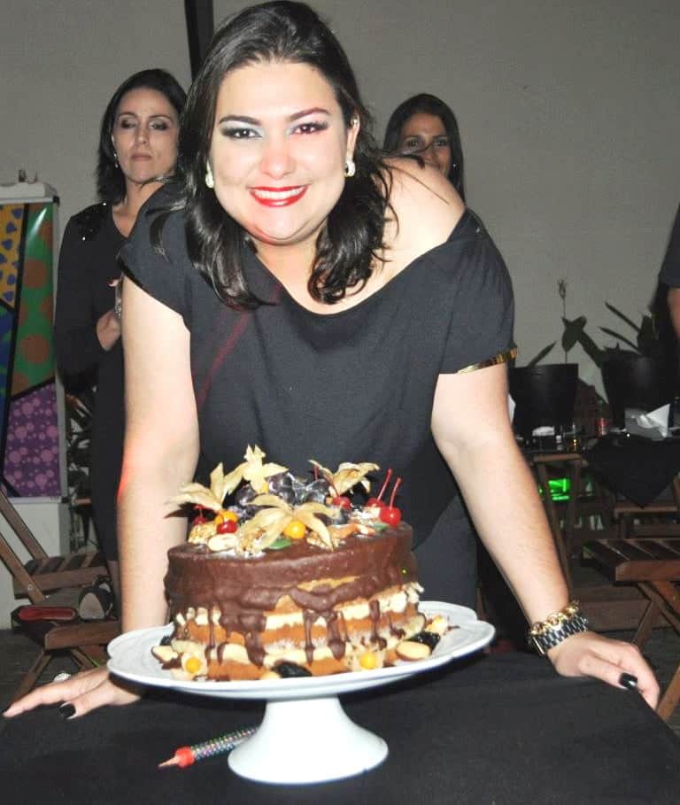 Vivas, vivas para a empresária Polyana Costa, que no sábado completou anos e ganhou do marido Tony Bastos festa surpresa na Cia do Marisco. Ai que tuuudo!