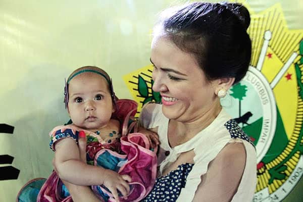 FLASH - Letícia, filha da amiga Ju Belchior, ficou linda vestida de “caipirinha” para curtir os arraiais de Rio Branco. Foto de Val Fernandes.