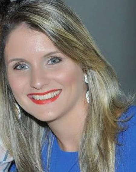 ARTIGO: Mães visíveis e imprevisíveis 1 Socióloga Marcela Mastrangelo está dando show de competência e criatividade à frente da diretoria da Escola Max. O arraial da escola foi um sucesso de organização e a colônia de férias, que acontece entre os próximos dias 14 e 18 de julho, já é super esperada pelos papais. Ótima opção para a criançada!