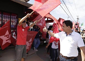 Marcio Bittar fala em liberdade de expressão durante caminhada no Tancredo Neves
