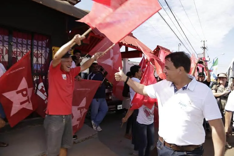 Marcio Bittar fala em liberdade de expressão durante caminhada no Tancredo Neves