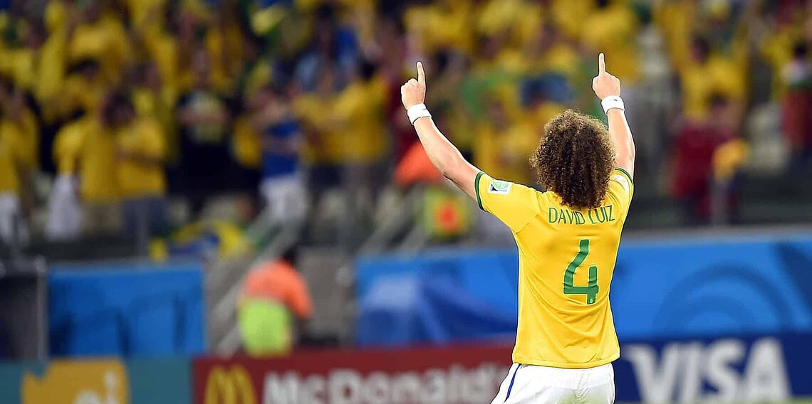 David Luiz marcou um golaço