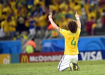David Luiz marcou um golaço