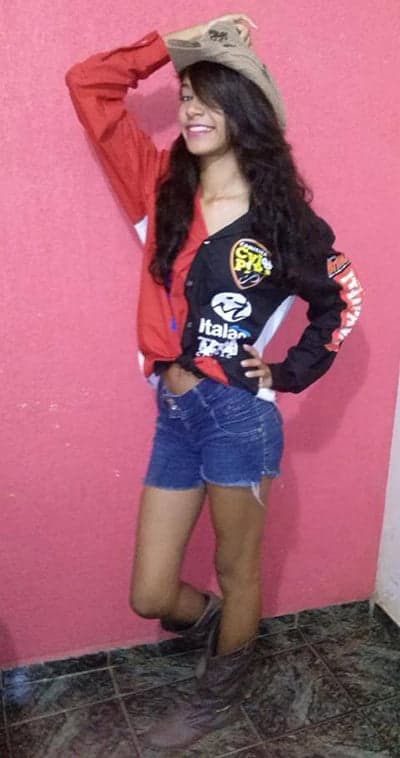  Isadora Theodoro está produzida pela boutique Zoomp, com a camiseta da Comitiva Caipira para a Expoacre 2014. Reservas na Rizzo Turismo, Loja Cowboys Runch ou na Iris Tavares.