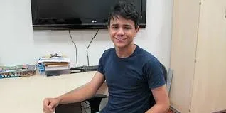 Mãe do estudante acreano selecionado para Yale se emociona ao falar da conquista do filho