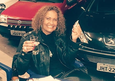 Inês de Oliveira curtindo a vida na capital da República.