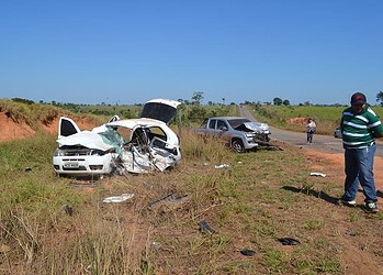 Acidente na BR-317 deixa três pessoas mortas e uma ferida