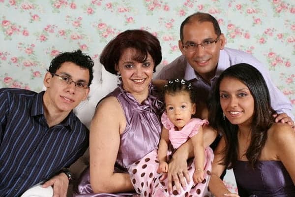 Eduarda Victoria com a nova família: lição de caridade 