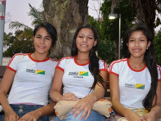 As estudantes Enelly, Winny e Larissa (da esqueda para direira) decidiram não tirar o título de eleitor