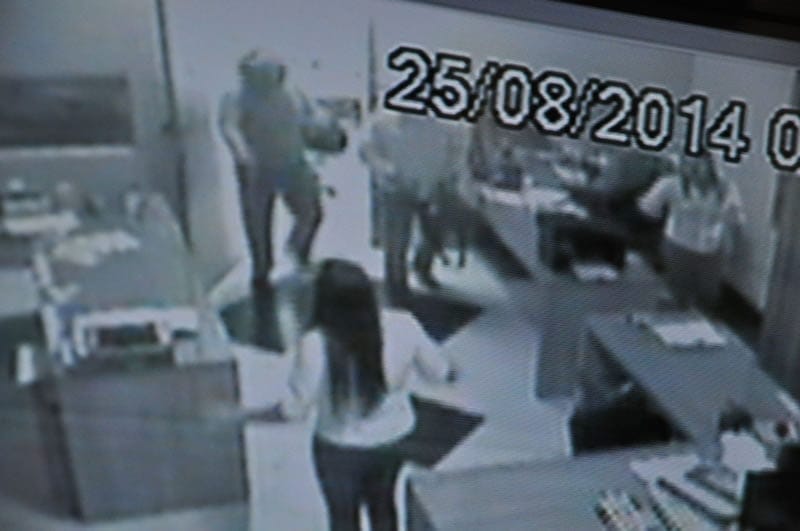 Bandidos assaltam empresa e levam R$ 45 mil