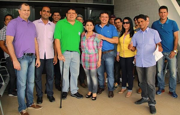 Marcio Bittar e Antonia Sales fazem caminhada em Rodrigues Alves