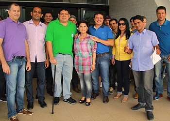 Marcio Bittar e Antonia Sales fazem caminhada em Rodrigues Alves