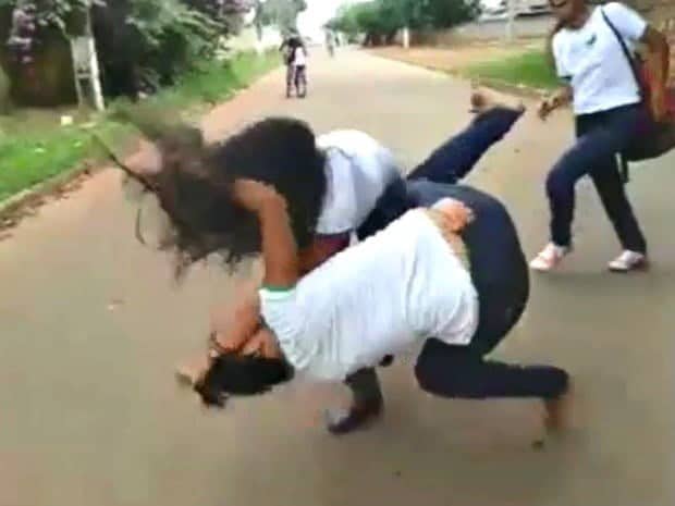 Jovens foram filmadas brigando em Senador Guiomard