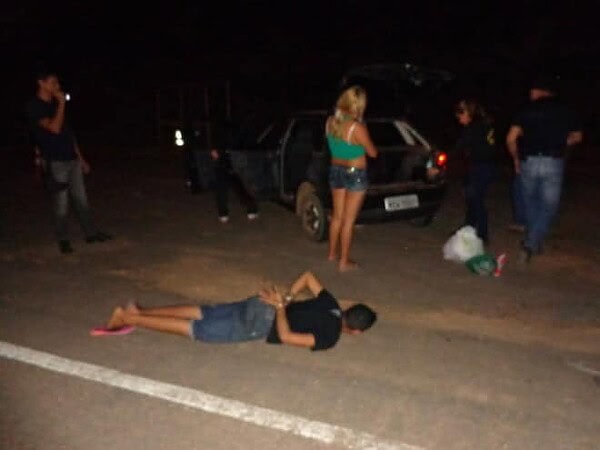 Casal é preso com mais de 2 kg de cocaína na BR 317