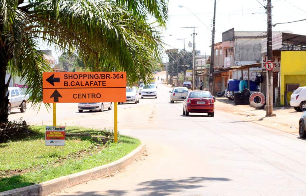 Placas sinalizam como fica o tráfego para a região 