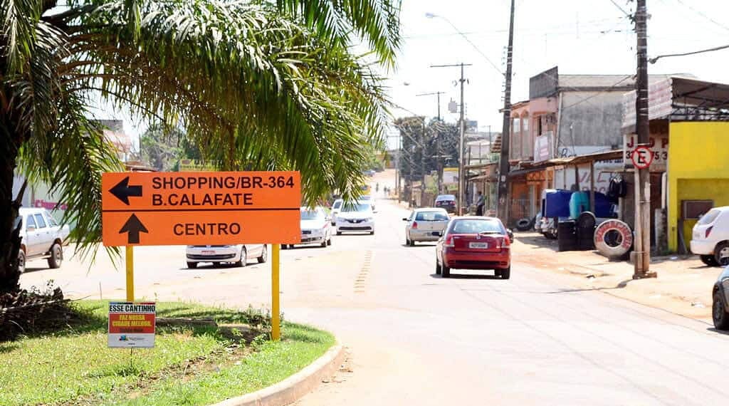 Placas sinalizam como fica o tráfego para a região